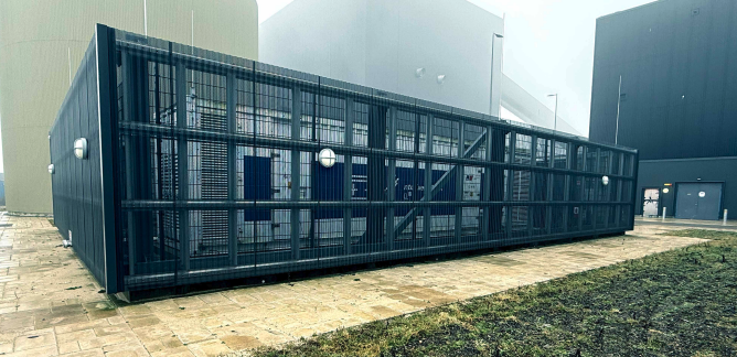 Containeriserede kraftenheder med ventilationssystemer udendørs. Containeriserede kraftenheder med ventilationssystemer udendørs.