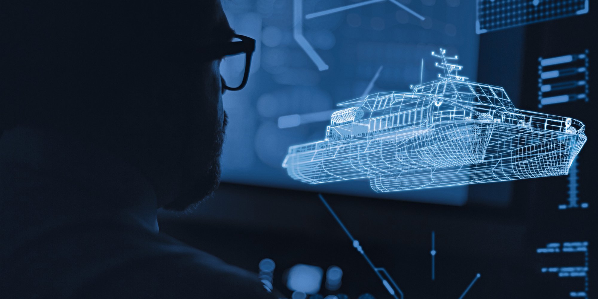 Digitalt hologram af skibsdesign projiceret på skærm i mørkt rum. Digitalt hologram af skibsdesign projiceret på skærm i mørkt rum.